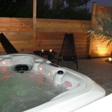 Casa Louise Suites And Spas Privatifs Сен Максим Екстериор снимка