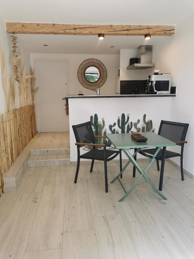 Casa Louise Suites And Spas Privatifs Сен Максим Екстериор снимка