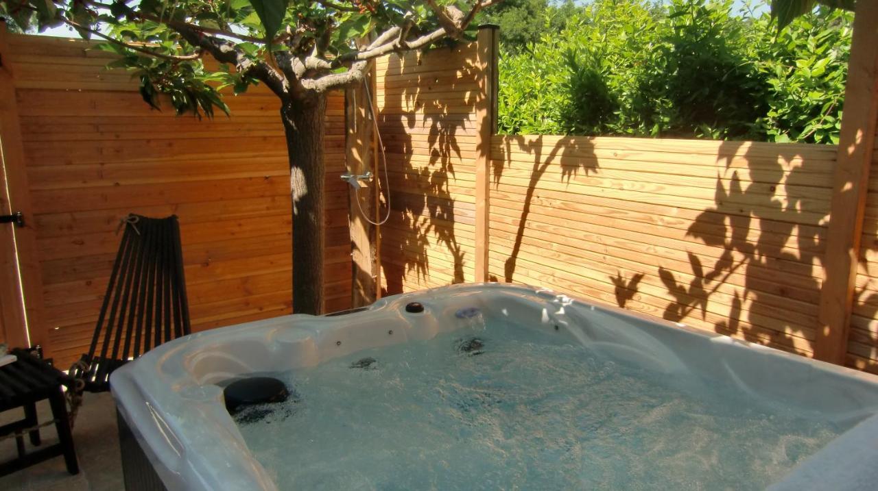 Casa Louise Suites And Spas Privatifs Сен Максим Екстериор снимка